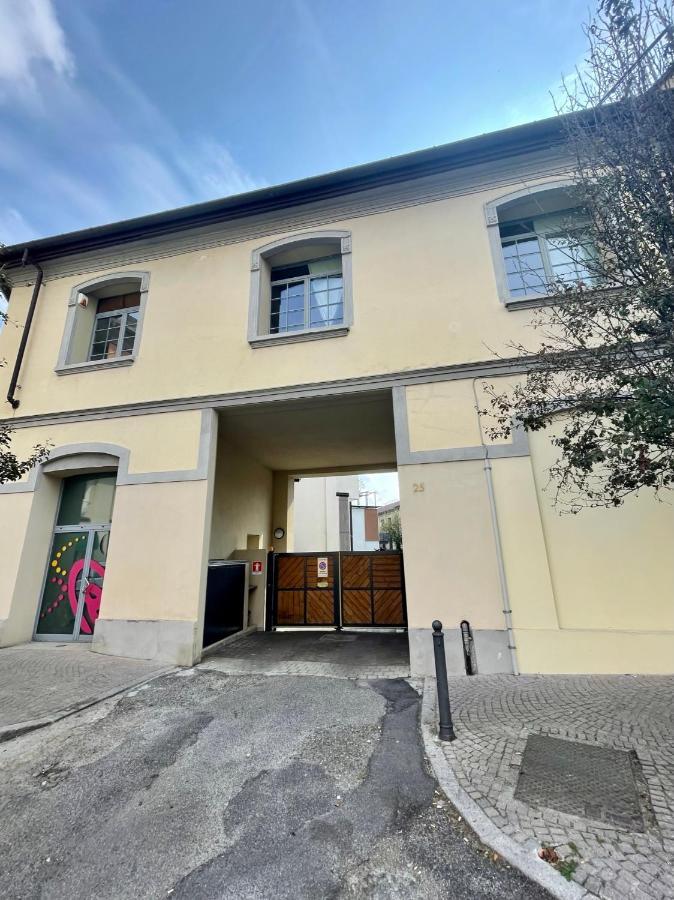 Luxury Four-Room Apartment In Monza Centro - 2 Min Walk To Train Station Exterior foto